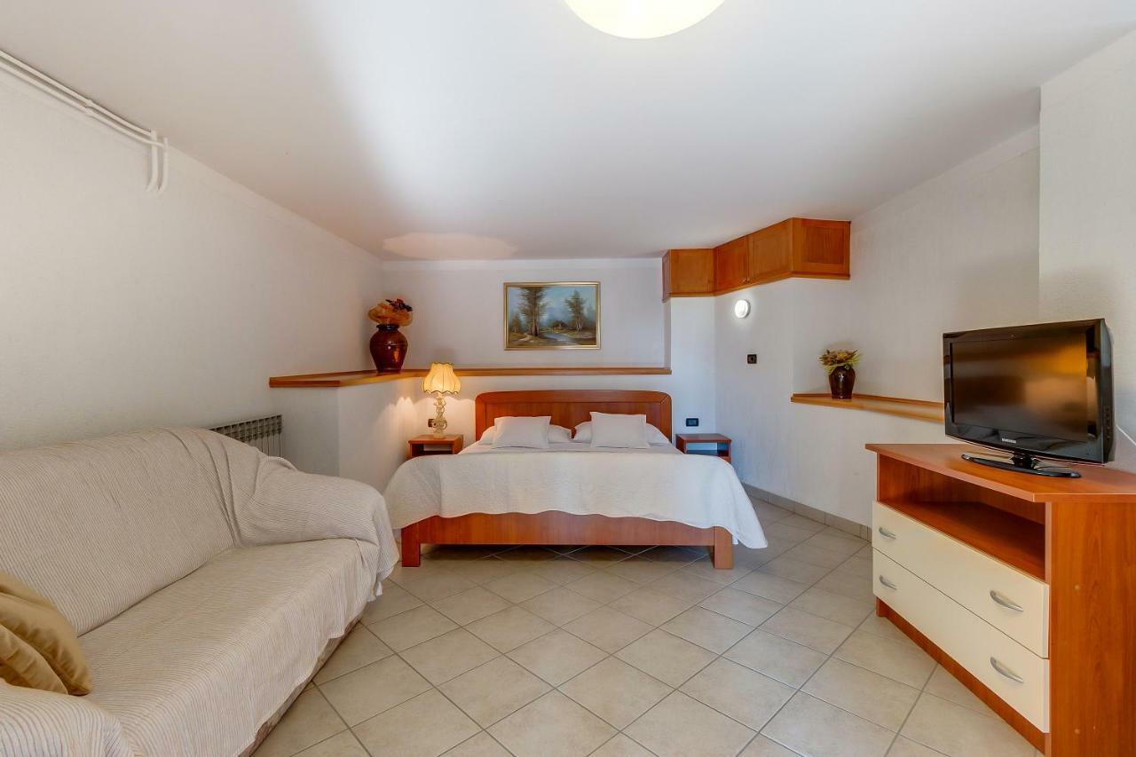 Apartmani Muzic Orlec Экстерьер фото